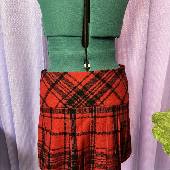 La Chapelle Red & Black Pleated Wool Skirt - Picture 2 of 6
